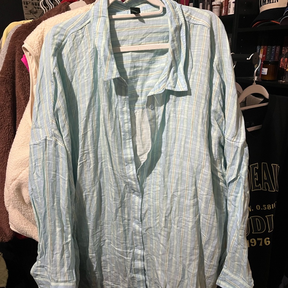 Wild Fable Women's Light Blue and White Striped Button Down Shirt